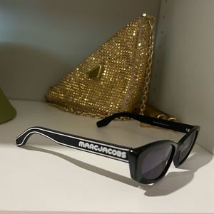 MARC JACOBS BLACK SUNGLASSES